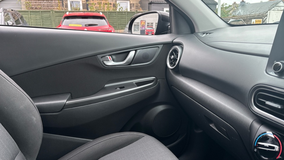 Hyundai KONA 1.0 TGDi 48V MHEV SE Connect 5dr Petrol Hatchback - Image 43