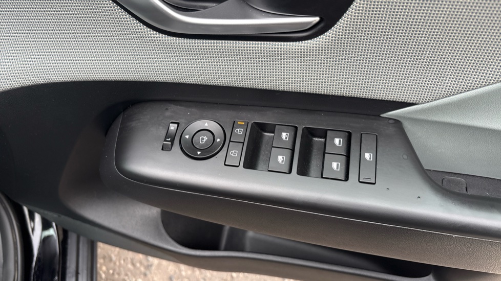 Hyundai KONA 1.6 Hybrid 138 Ultimate 5dr DCT Hybrid Hatchback - Image 40