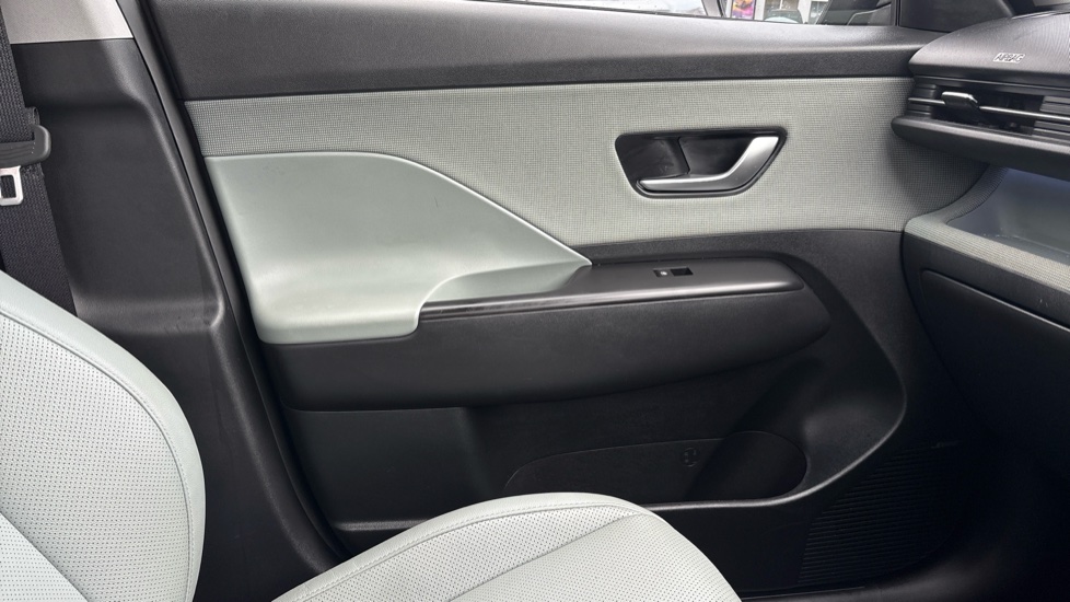 Hyundai KONA 1.6 Hybrid 138 Ultimate 5dr DCT Hybrid Hatchback - Image 48