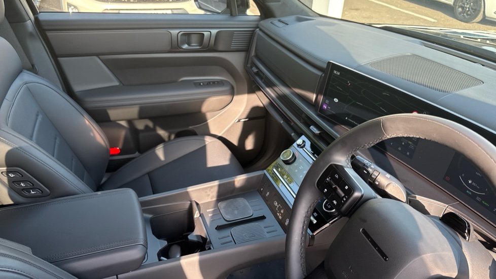 Hyundai SANTA FE 1.6 TGDi 288 PHEV Calligraphy 5dr 4WD Auto [6 St] Estate - Image 14
