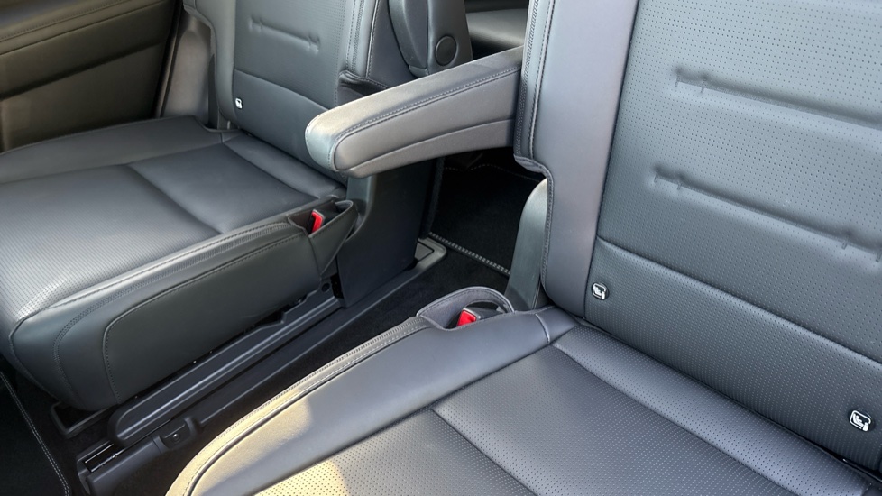 Hyundai SANTA FE 1.6 TGDi 288 PHEV Calligraphy 5dr 4WD Auto [6 St] Estate - Image 17