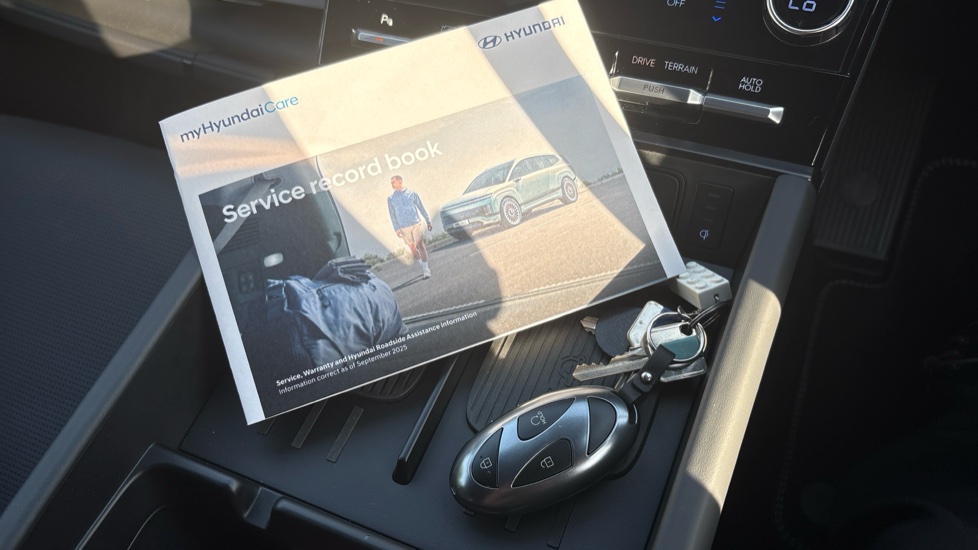 Hyundai SANTA FE 1.6 TGDi 288 PHEV Calligraphy 5dr 4WD Auto [6 St] Estate - Image 19