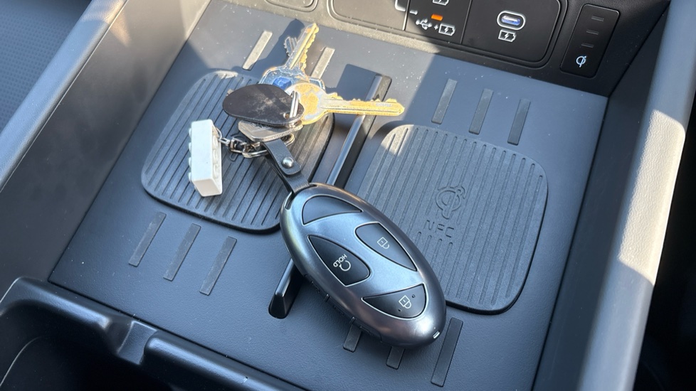 Hyundai SANTA FE 1.6 TGDi 288 PHEV Calligraphy 5dr 4WD Auto [6 St] Estate - Image 20