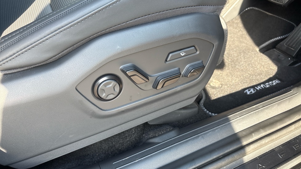 Hyundai SANTA FE 1.6 TGDi 288 PHEV Calligraphy 5dr 4WD Auto [6 St] Estate - Image 53