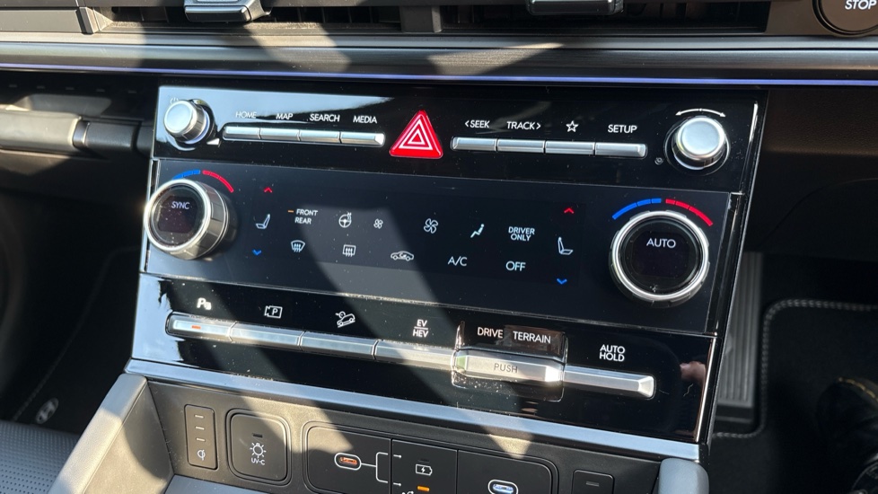 Hyundai SANTA FE 1.6 TGDi 288 PHEV Calligraphy 5dr 4WD Auto [6 St] Estate - Image 62