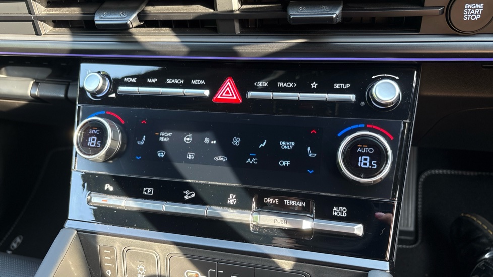 Hyundai SANTA FE 1.6 TGDi 288 PHEV Calligraphy 5dr 4WD Auto [6 St] Estate - Image 63