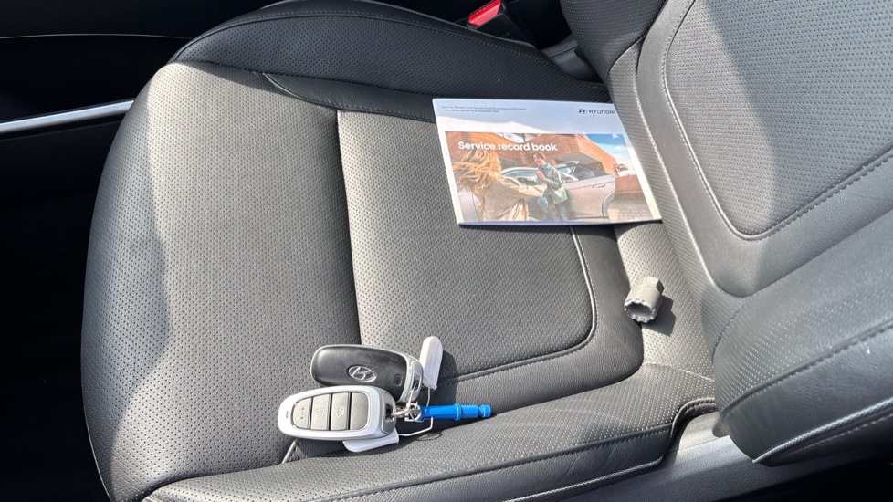 Hyundai TUCSON 1.6 TGDi Hybrid 230 Ultimate 5dr 2WD Auto Hybrid Estate - Image 19