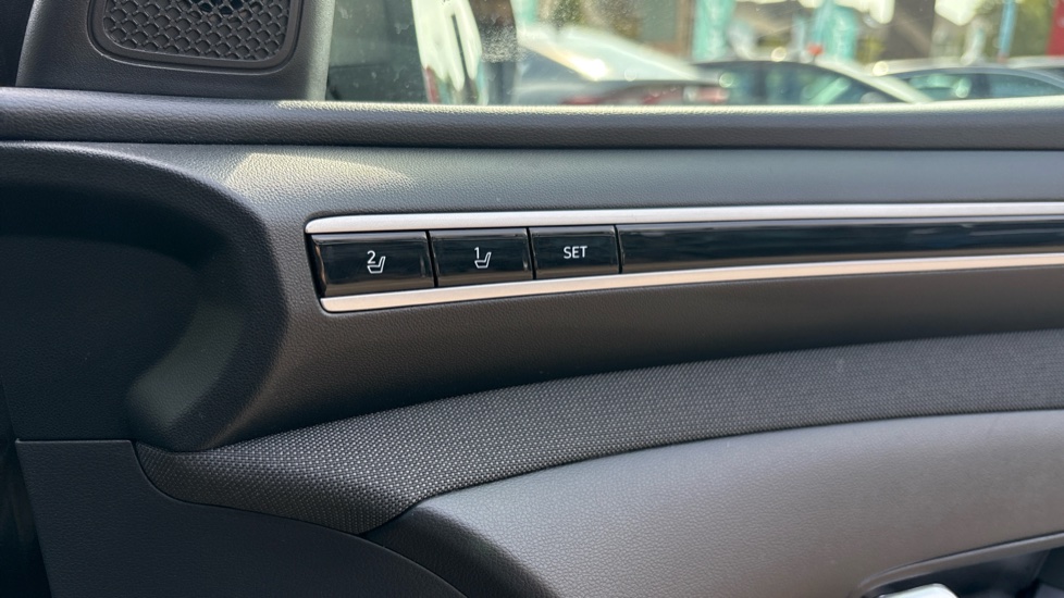 Hyundai TUCSON 1.6 TGDi Hybrid 230 Ultimate 5dr 2WD Auto Hybrid Estate - Image 32