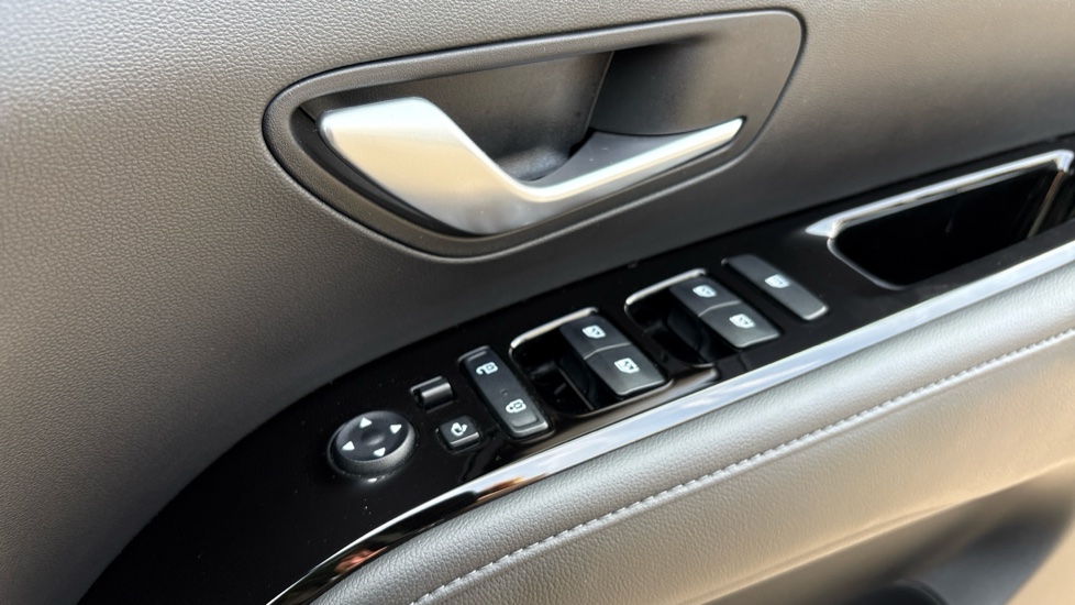 Hyundai TUCSON 1.6 TGDi Hybrid 230 Ultimate 5dr 2WD Auto Hybrid Estate - Image 33