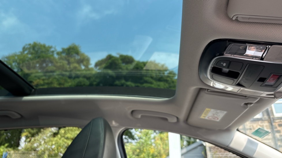 Hyundai TUCSON 1.6 TGDi Hybrid 230 Ultimate 5dr 2WD Auto Hybrid Estate - Image 41