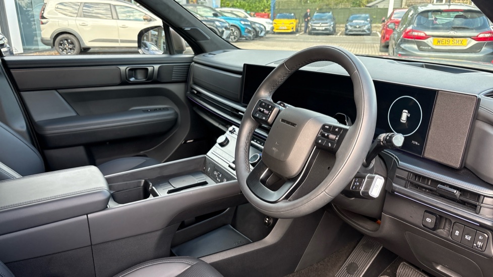 Hyundai SANTA FE 1.6 TGDi Hybrid Calligraphy 5dr 4WD Auto Hybrid Estate - Image 11