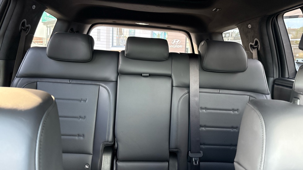 Hyundai SANTA FE 1.6 TGDi Hybrid Calligraphy 5dr 4WD Auto Hybrid Estate - Image 15