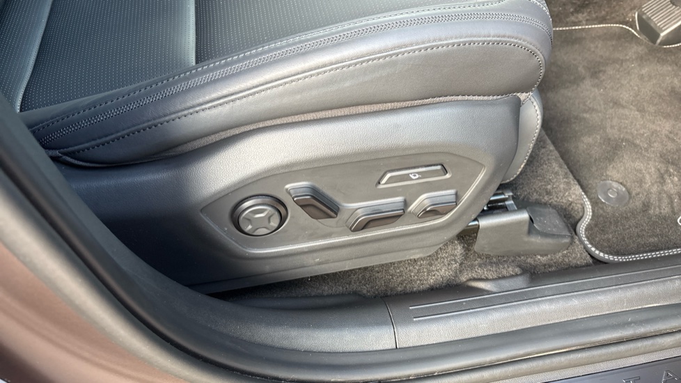 Hyundai SANTA FE 1.6 TGDi Hybrid Calligraphy 5dr 4WD Auto Hybrid Estate - Image 21