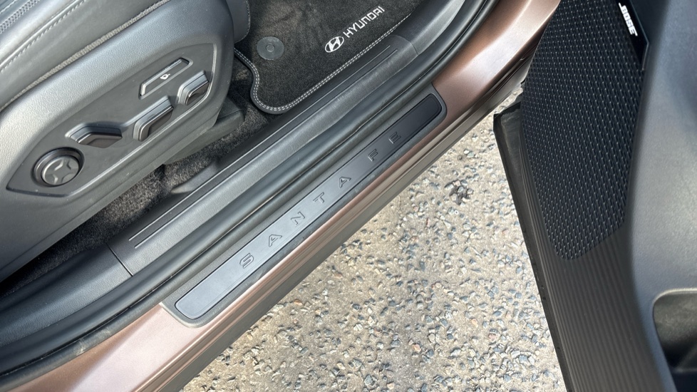 Hyundai SANTA FE 1.6 TGDi Hybrid Calligraphy 5dr 4WD Auto Hybrid Estate - Image 39