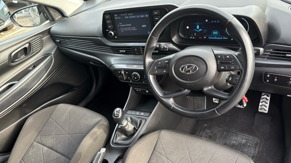 Hyundai BAYON 1.0 TGDi 48V MHEV SE Connect 5dr Petrol Hatchback - Image 11