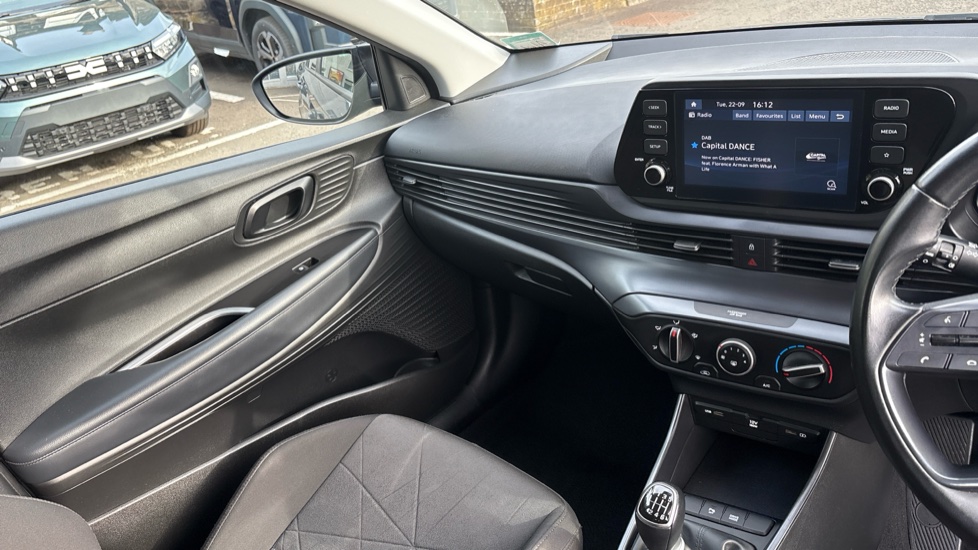 Hyundai BAYON 1.0 TGDi 48V MHEV SE Connect 5dr Petrol Hatchback - Image 14