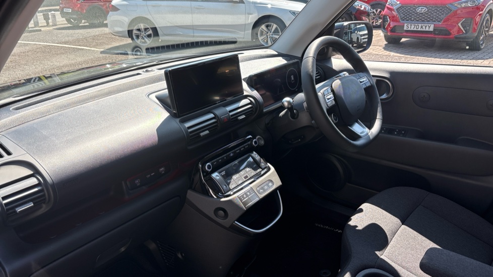 Hyundai INSTER 85kW 02 49kWh 5dr Auto Electric Hatchback - Image 9