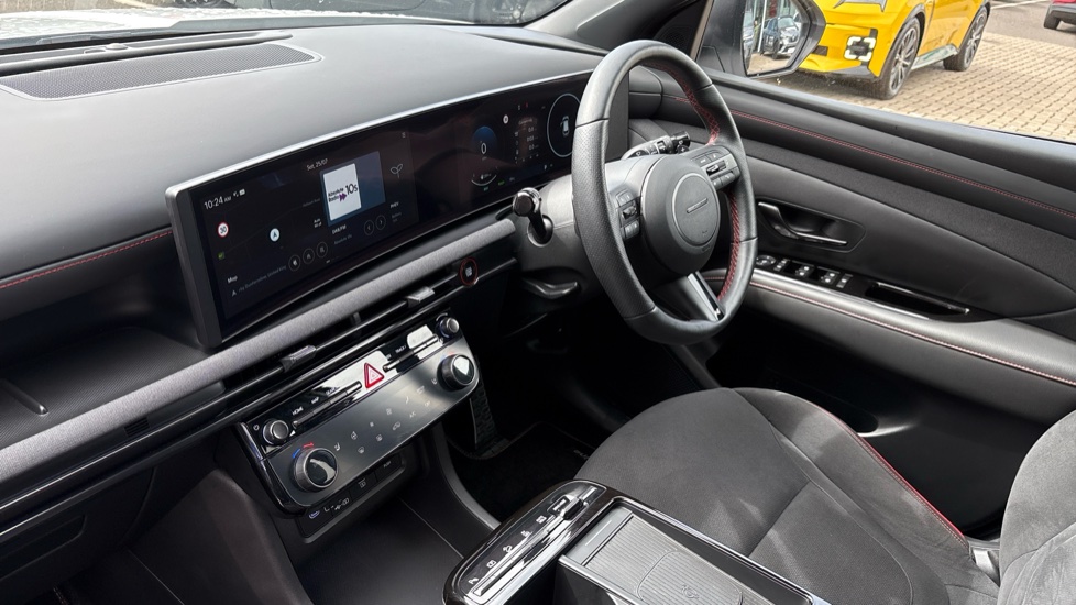 Hyundai TUCSON 1.6T Plug-in Hybrid N Line 5dr Auto Estate - Image 9