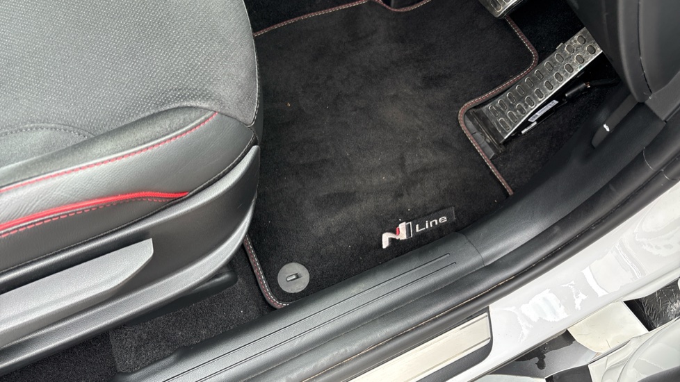 Hyundai TUCSON 1.6T Plug-in Hybrid N Line 5dr Auto Estate - Image 47