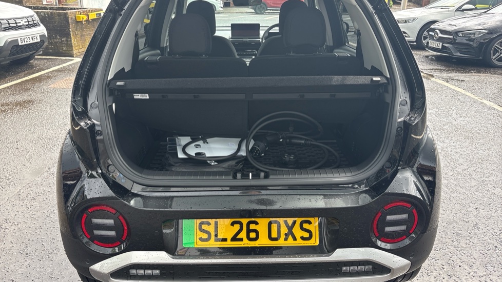 Hyundai INSTER 85kW 02 49kWh 5dr Auto Electric Hatchback - Image 4