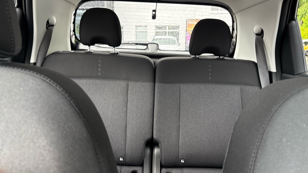 Hyundai INSTER 85kW 02 49kWh 5dr Auto Electric Hatchback - Image 15