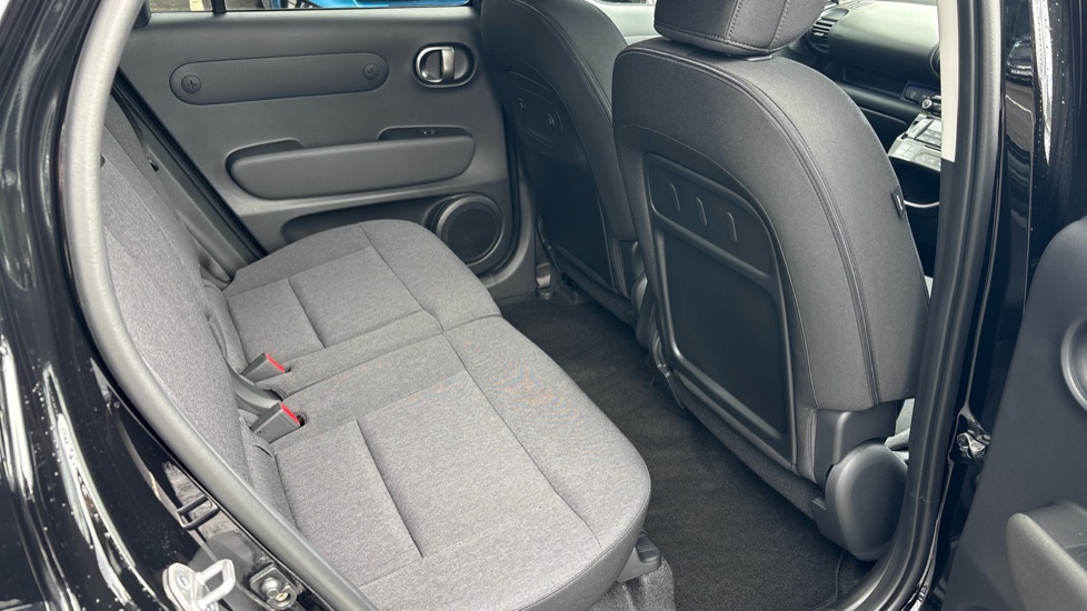 Hyundai INSTER 85kW 02 49kWh 5dr Auto Electric Hatchback - Image 16