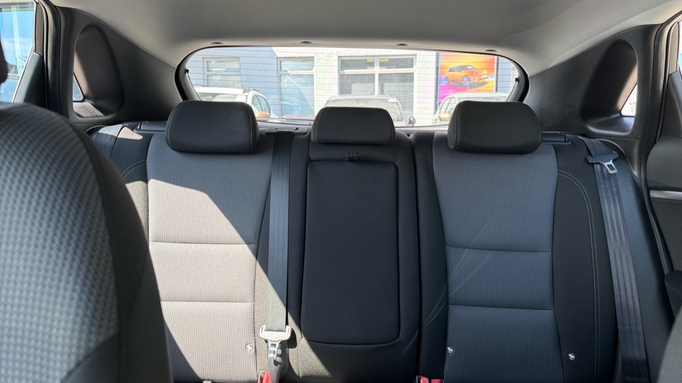 Hyundai i30 1.4 Blue Drive SE 5dr Petrol Hatchback - Image 15