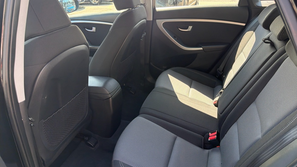Hyundai i30 1.4 Blue Drive SE 5dr Petrol Hatchback - Image 16