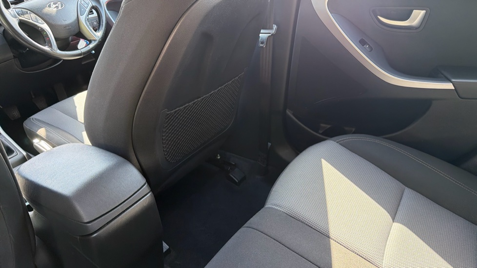 Hyundai i30 1.4 Blue Drive SE 5dr Petrol Hatchback - Image 26