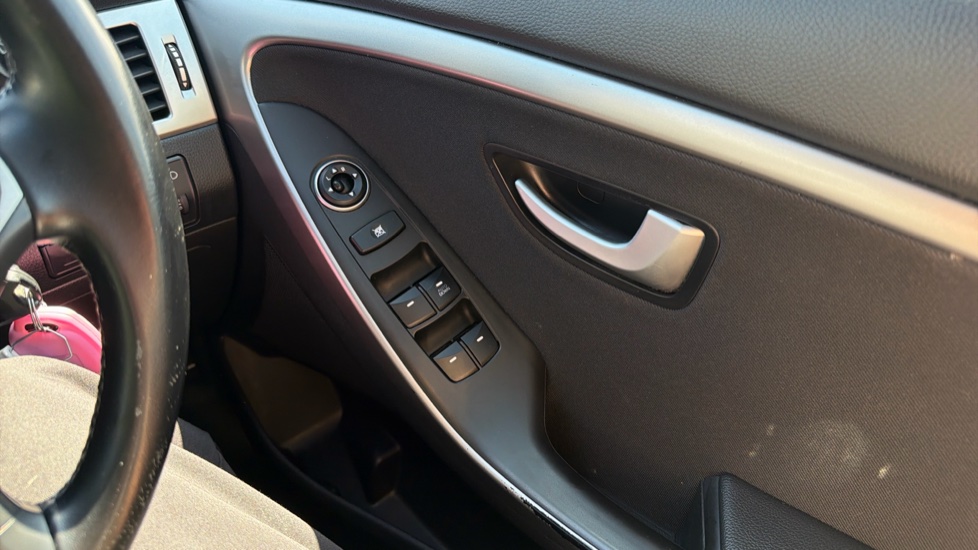 Hyundai i30 1.4 Blue Drive SE 5dr Petrol Hatchback - Image 37