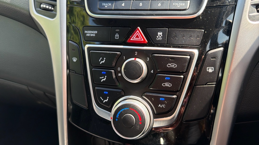 Hyundai i30 1.4 Blue Drive SE 5dr Petrol Hatchback - Image 39