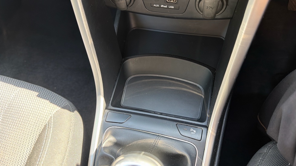 Hyundai i30 1.4 Blue Drive SE 5dr Petrol Hatchback - Image 41