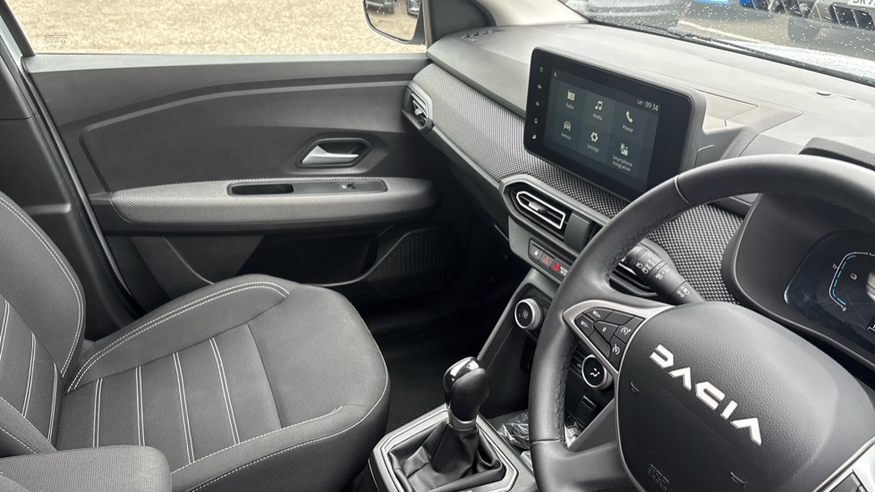 Dacia Jogger 1.6 HEV Expression 5dr Auto Hybrid Estate - Image 14