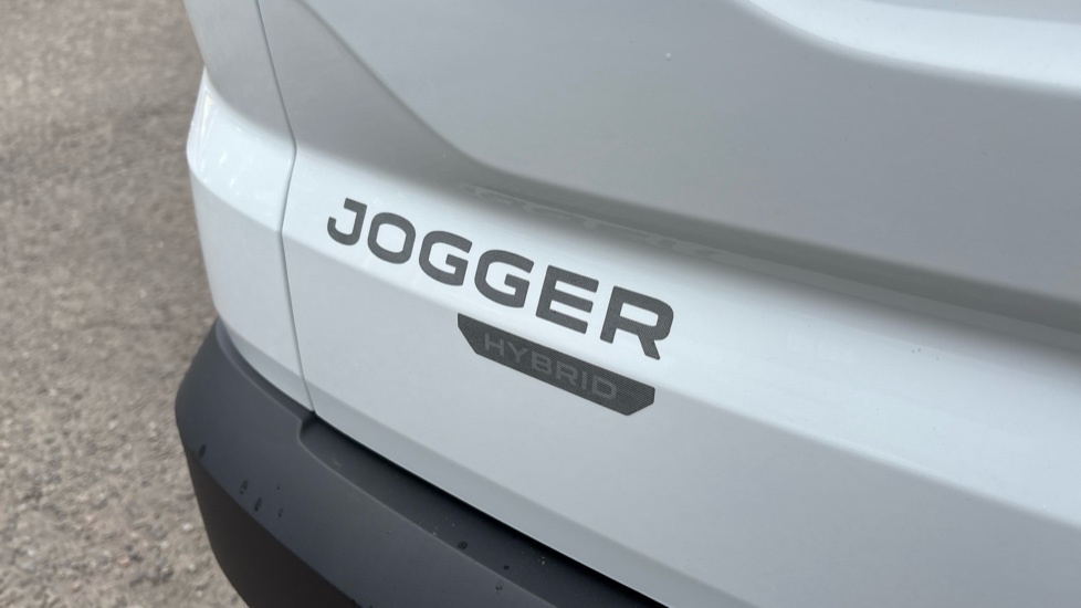 Dacia Jogger 1.6 HEV Expression 5dr Auto Hybrid Estate - Image 25