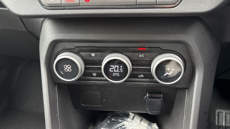 Dacia Jogger 1.6 HEV Expression 5dr Auto Hybrid Estate - Image 41