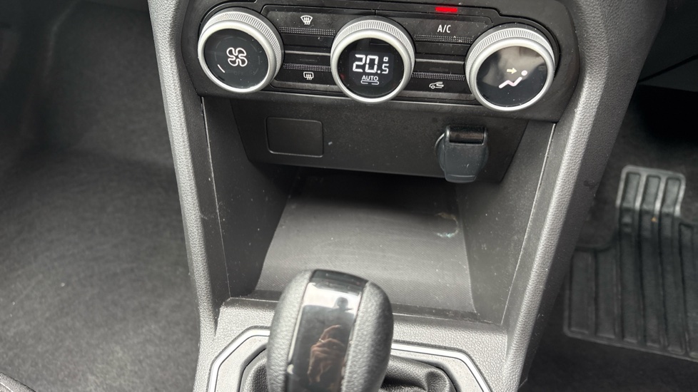 Dacia Jogger 1.6 HEV Expression 5dr Auto Hybrid Estate - Image 42