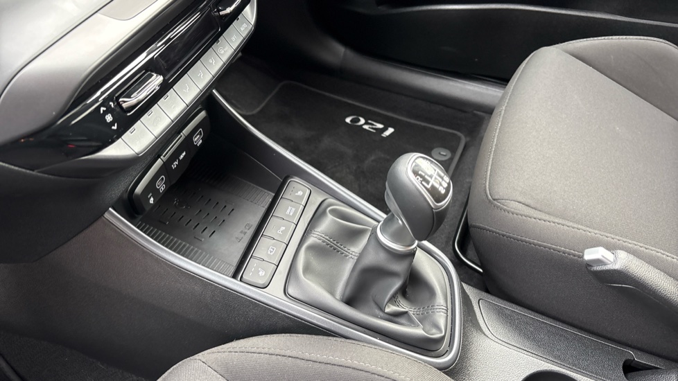 Hyundai i20 1.0T GDi 90 Tech Line 5dr Petrol Hatchback - Image 13