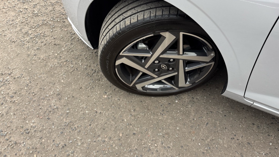 Hyundai i20 1.0T GDi 90 Tech Line 5dr Petrol Hatchback - Image 22