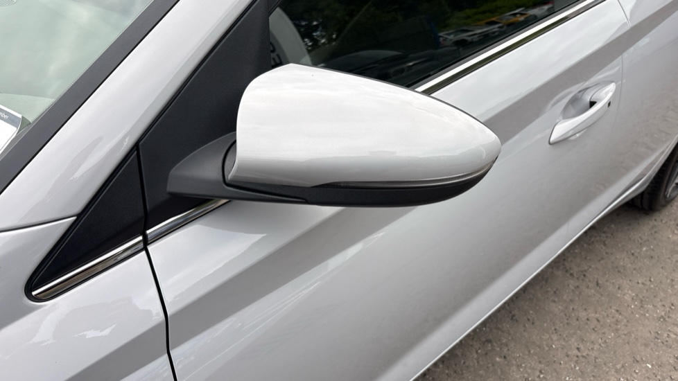 Hyundai i20 1.0T GDi 90 Tech Line 5dr Petrol Hatchback - Image 32
