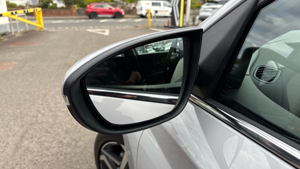 Hyundai i20 1.0T GDi 90 Tech Line 5dr Petrol Hatchback - Image 33
