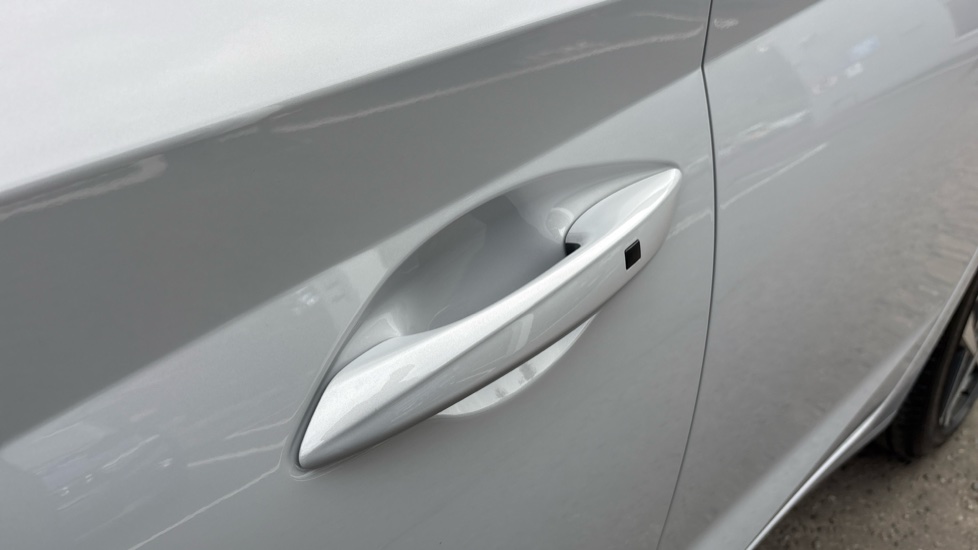 Hyundai i20 1.0T GDi 90 Tech Line 5dr Petrol Hatchback - Image 34