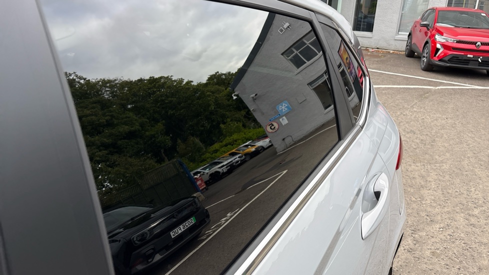 Hyundai i20 1.0T GDi 90 Tech Line 5dr Petrol Hatchback - Image 36