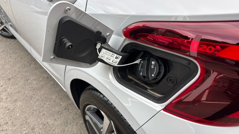 Hyundai i20 1.0T GDi 90 Tech Line 5dr Petrol Hatchback - Image 38