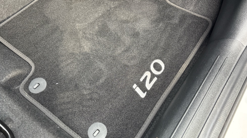Hyundai i20 1.0T GDi 90 Tech Line 5dr Petrol Hatchback - Image 63