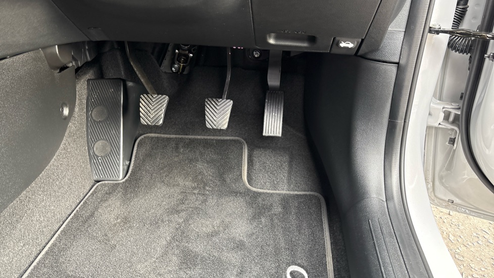 Hyundai i20 1.0T GDi 90 Tech Line 5dr Petrol Hatchback - Image 64