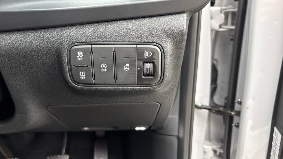 Hyundai i20 1.0T GDi 90 Tech Line 5dr Petrol Hatchback - Image 65