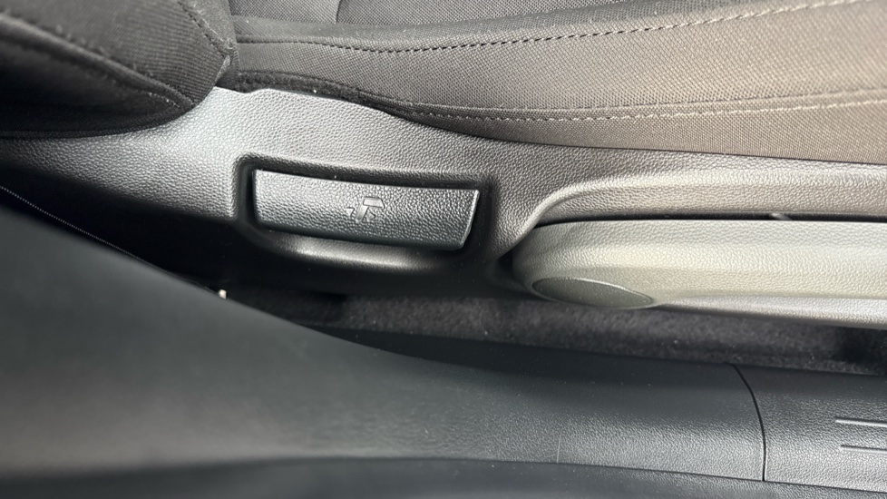 Hyundai i20 1.0T GDi 90 Tech Line 5dr Petrol Hatchback - Image 66