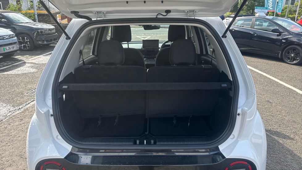 Hyundai INSTER 85kW 02 49kWh 5dr Auto Electric Hatchback - Image 4