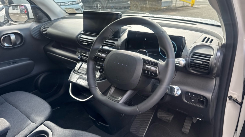Hyundai INSTER 85kW 02 49kWh 5dr Auto Electric Hatchback - Image 11