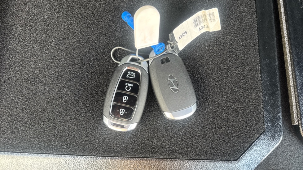 Hyundai INSTER 85kW 02 49kWh 5dr Auto Electric Hatchback - Image 20